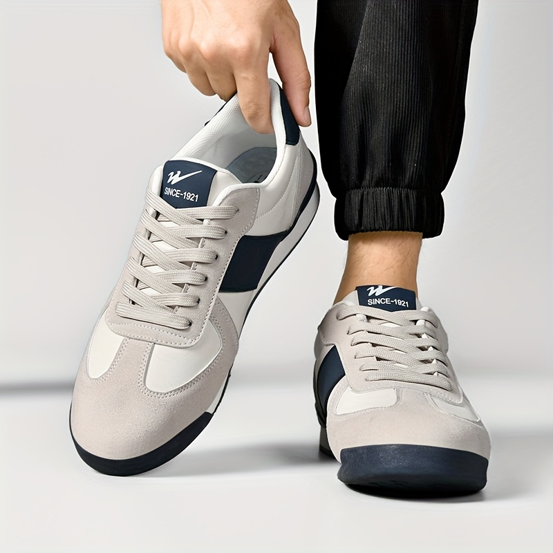 Retro striped men's casual shoes. Comfortable, versatile sneakers for daily fashion & street style.