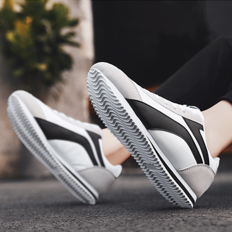 Classic men's everyday sneakers, versatile and comfy for any occasion.