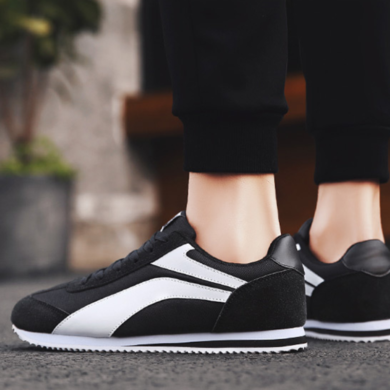 Lightweight men's walking sneakers with a cool retro appeal.