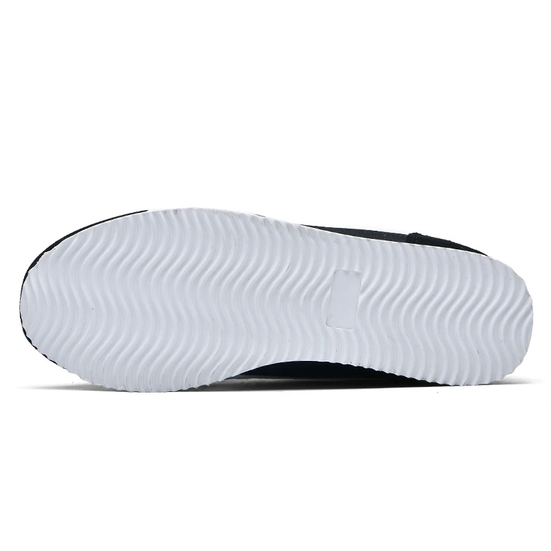 Comfortable men's retro walking sneakers, lightweight for active days.
