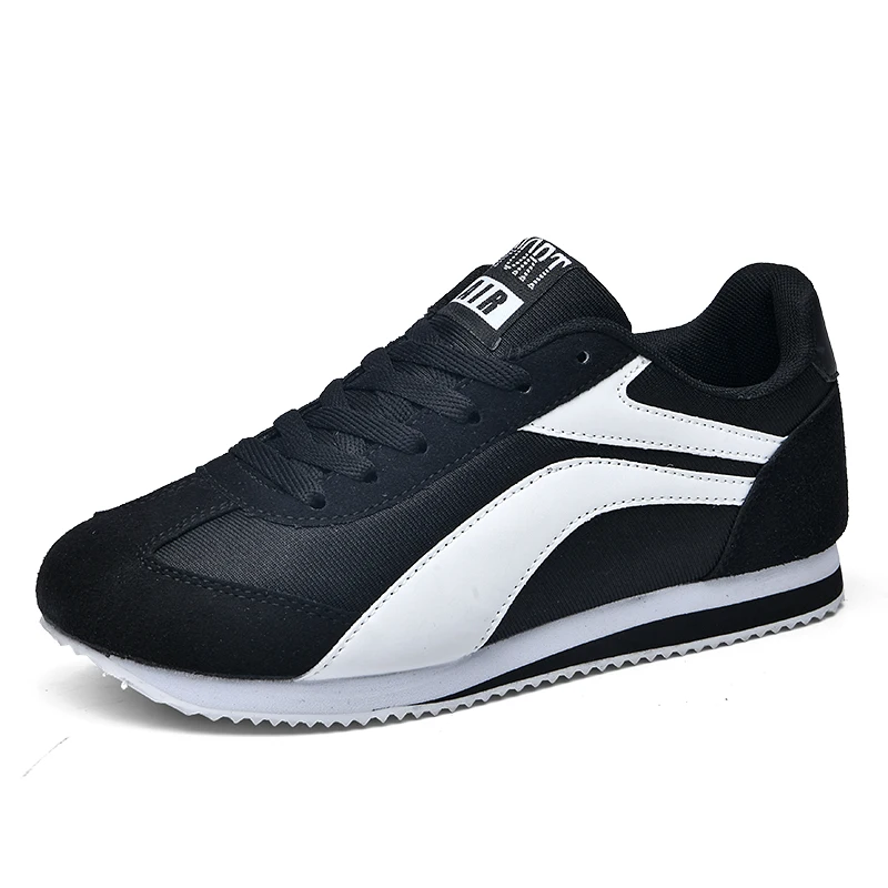 Men's versatile everyday sneakers with a classic retro look and feel.