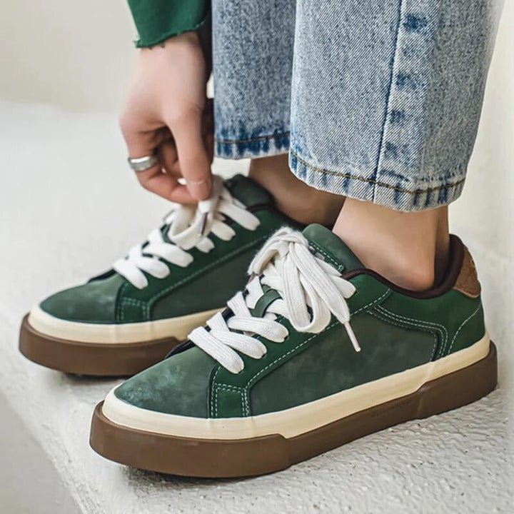 Green men's retro vintage sneakers with white laces, perfect for casual everyday style and comfort.