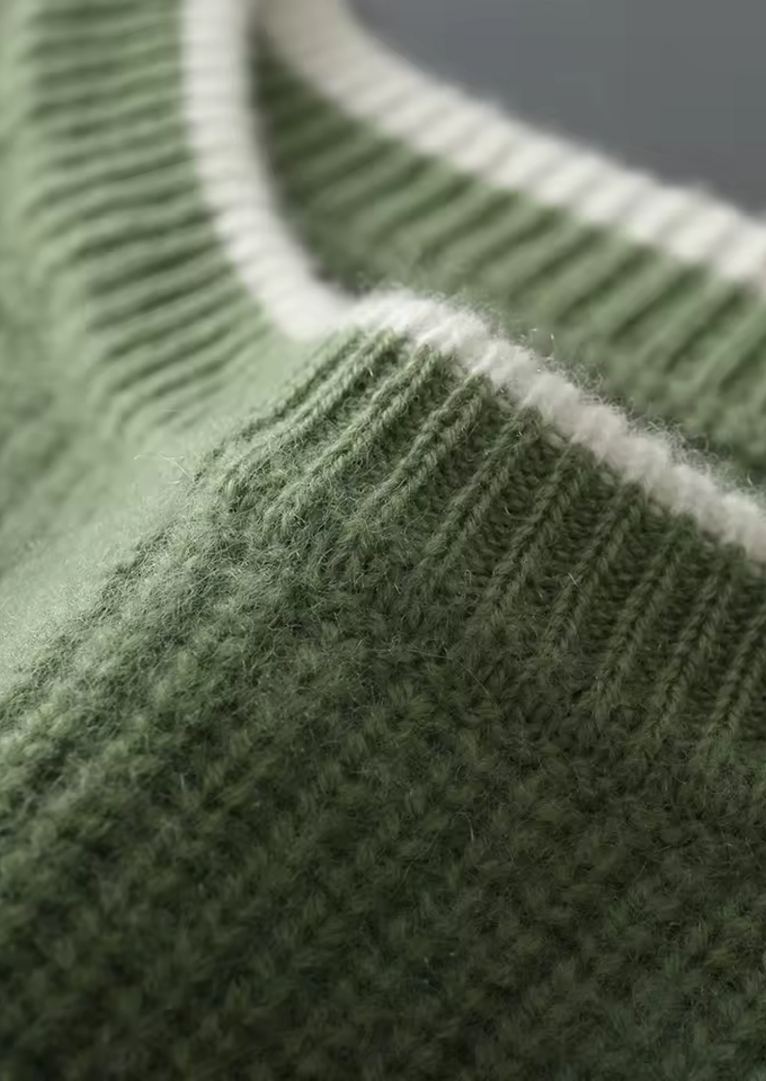 Smart casual men's ribbed crew neck sweater, suitable for various occasions & versatile style.