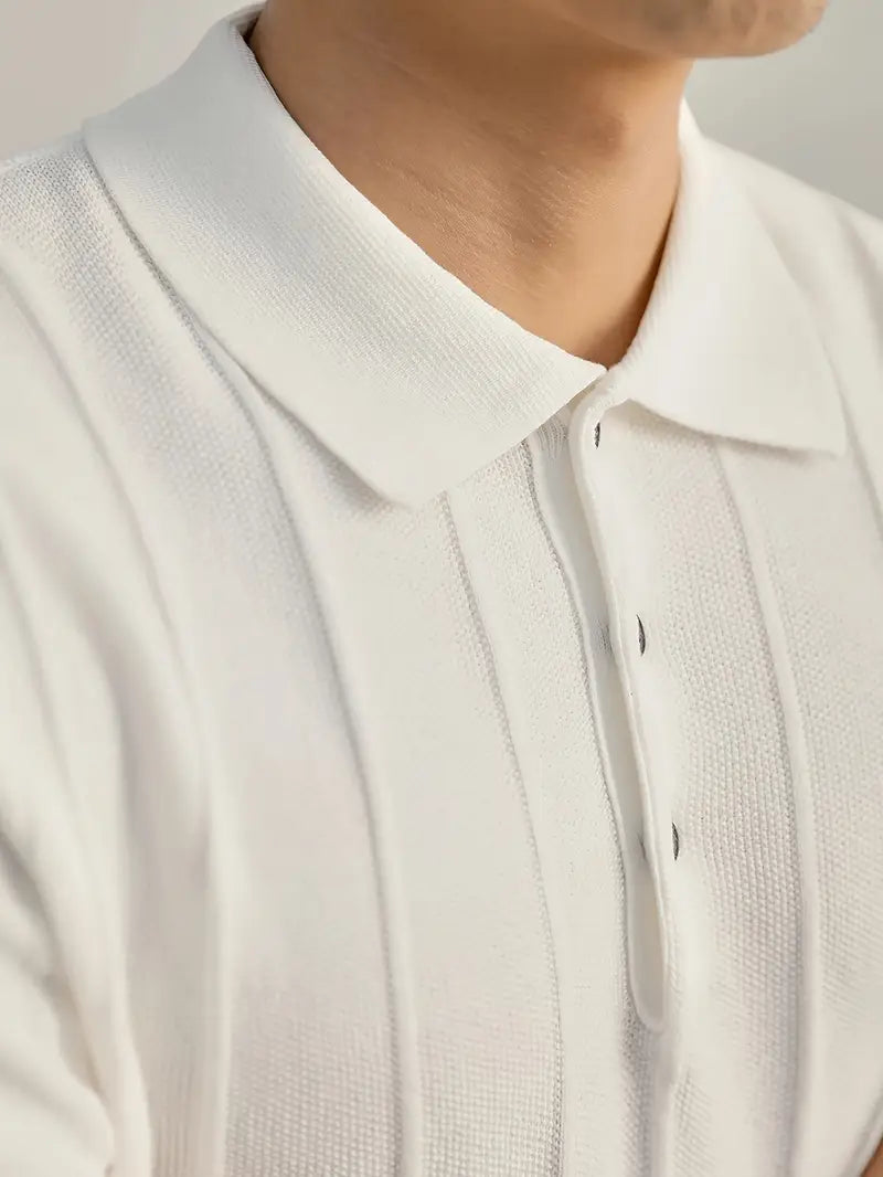 Black men's short sleeve polo, elegant texture, and a modern slim fit, versatile.