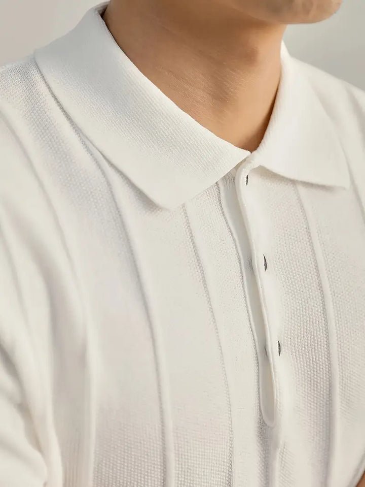 Black men's short sleeve polo, elegant texture, and a modern slim fit, versatile.