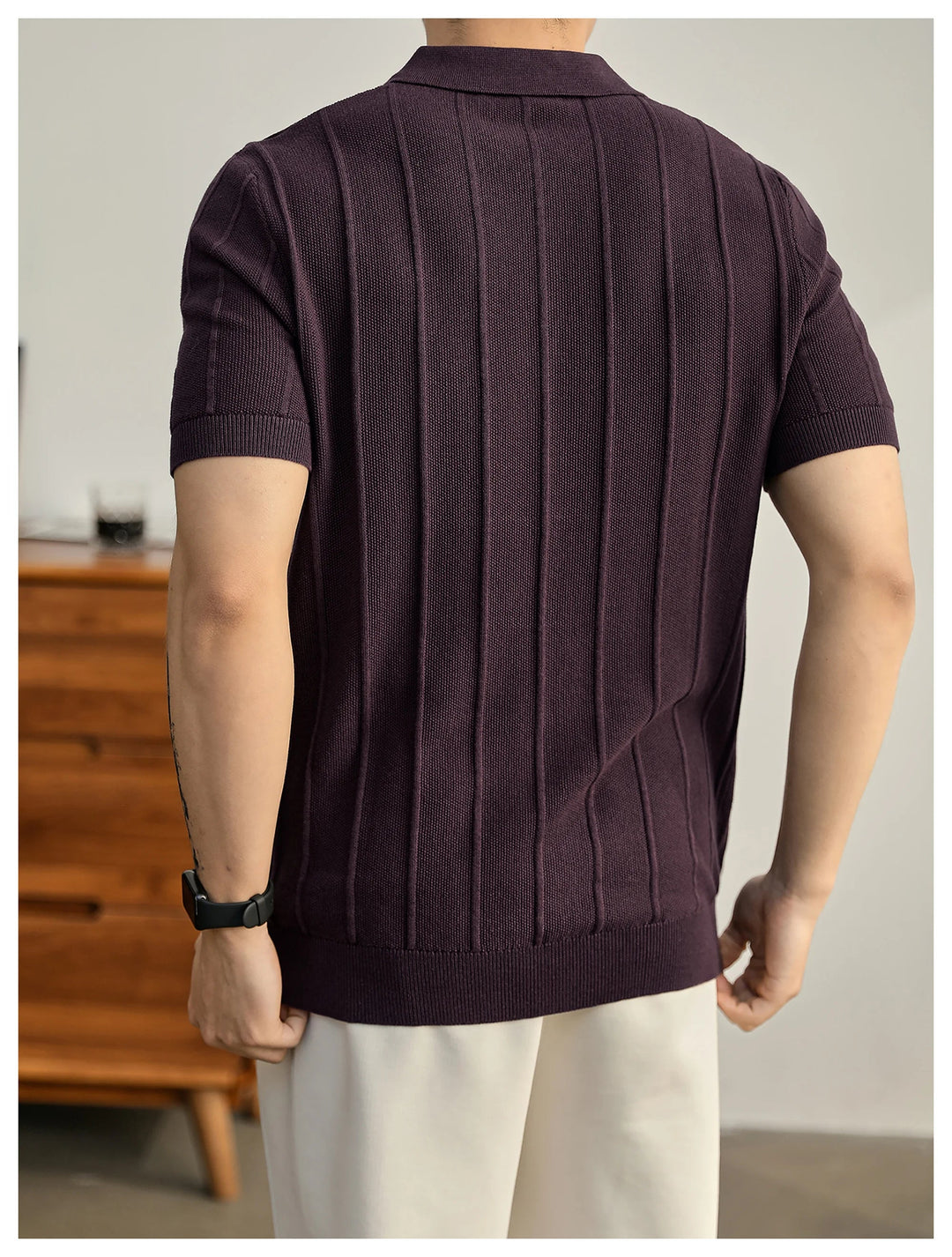 Olive short sleeve textured polo for men, ideal for a refined casual look.