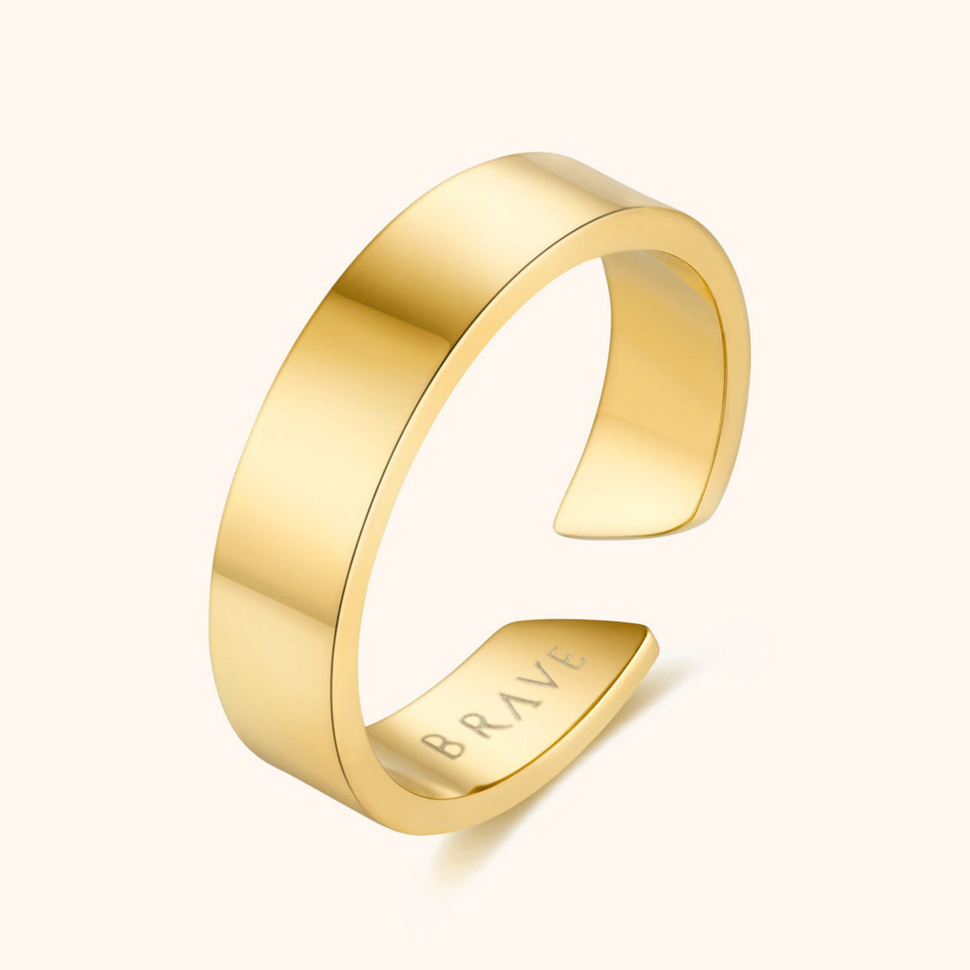Bold men's robust open ring, a durable and versatile silver-tone accessory. Perfect for a modern men's style.