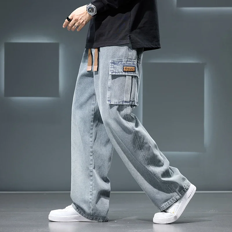 Stylish men's relaxed fit cargo pants, ideal for versatile casual wear & active streetwear looks.