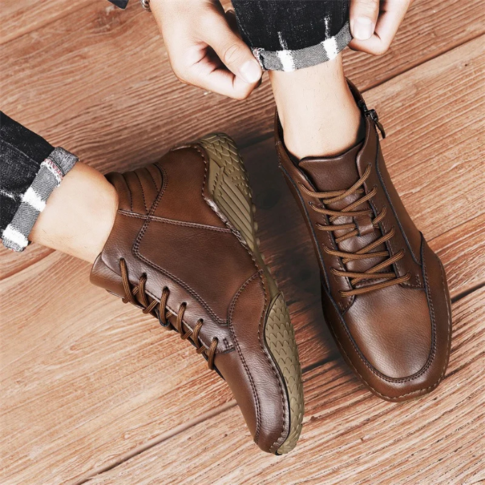 Comfortable men's everyday ankle boots, black, featuring a durable build and stylish design.