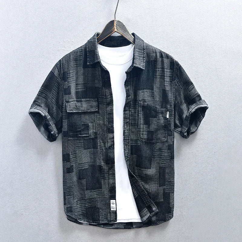 Stylish men's casual blue long-sleeve button-up shirt. Rugged design, versatile for everyday wear and multi-pocket.