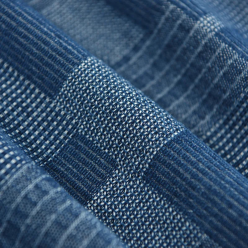 Versatile men's long-sleeve button-up shirt in rugged style. Features multi-pockets, ideal for casual everyday wear.