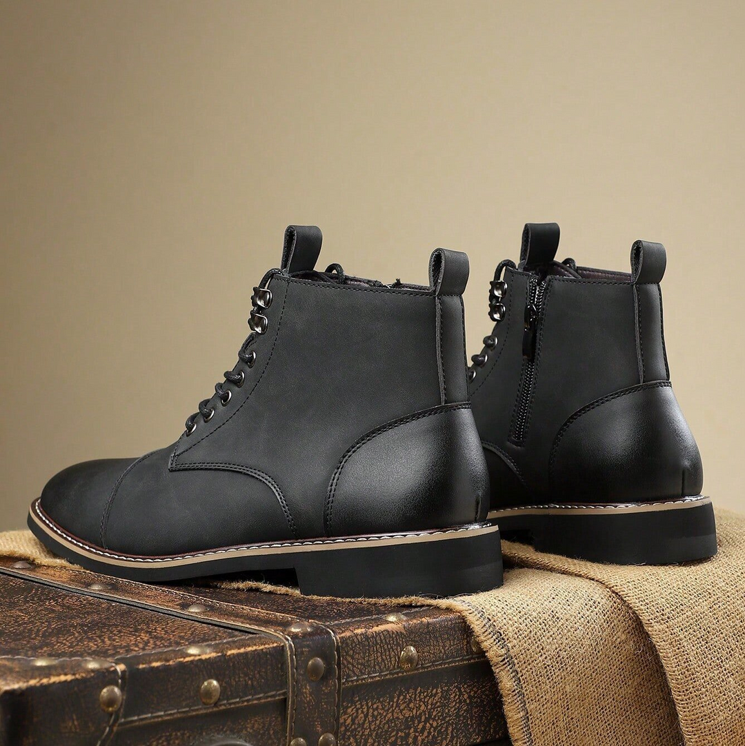 Stylish men's city boots, versatile and comfortable for urban exploration and fashion.