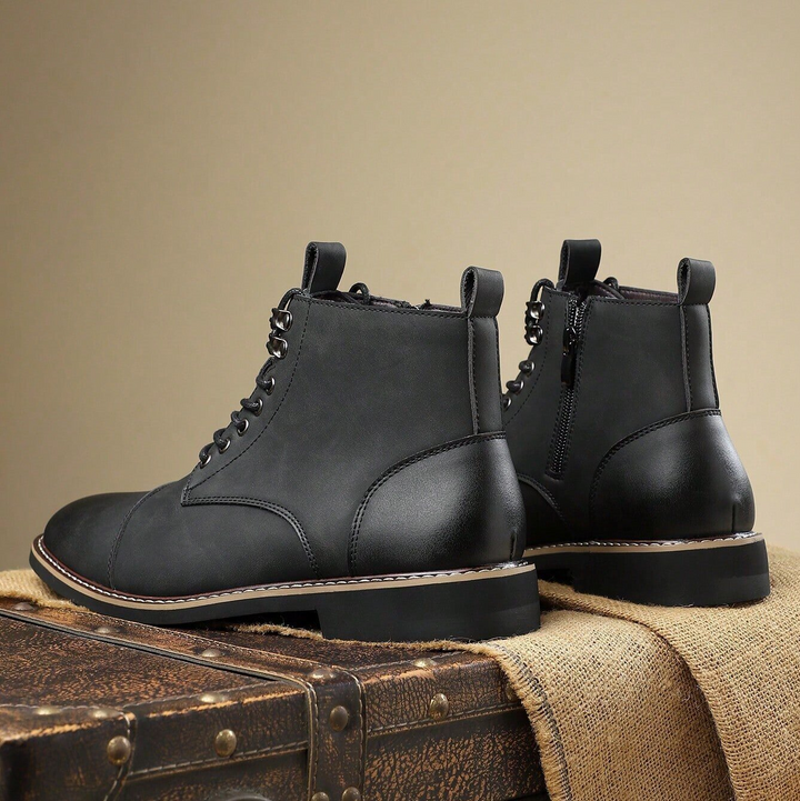 Stylish men's city boots, versatile and comfortable for urban exploration and fashion.