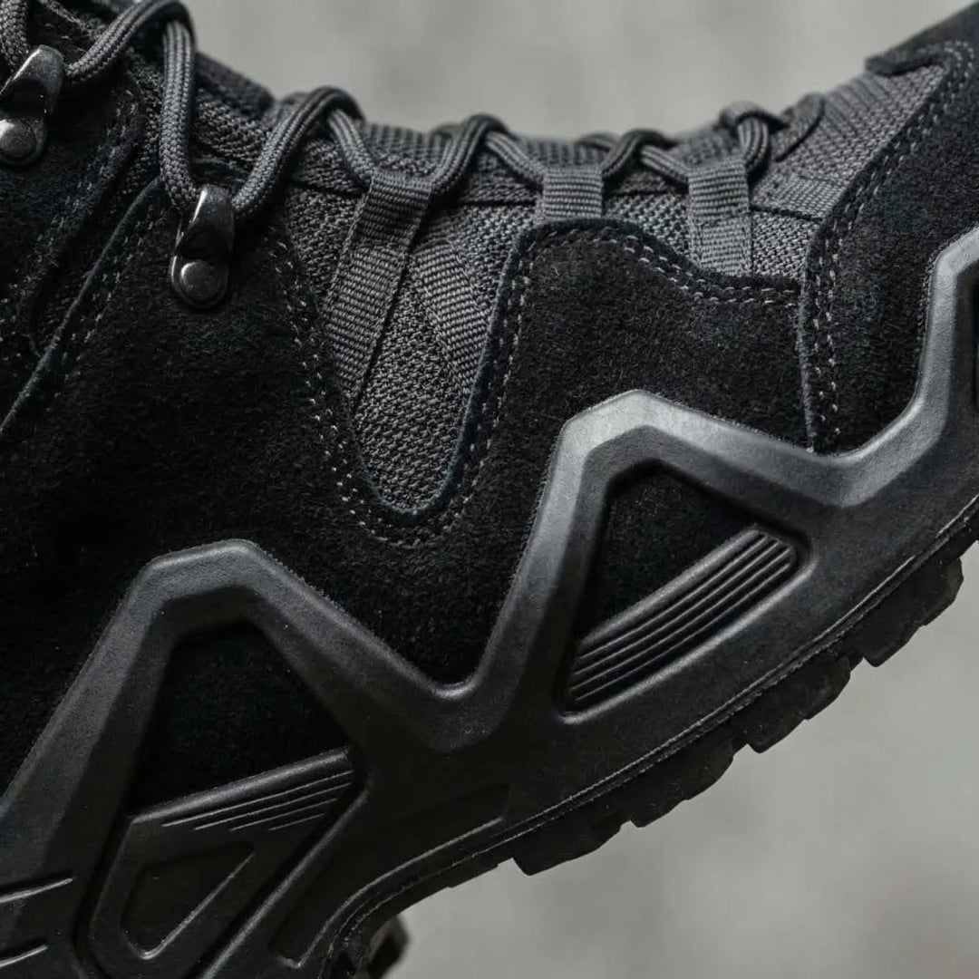 All-terrain men's hiking boots by Dusktrail, providing excellent support for demanding outdoor trails.