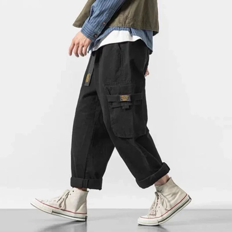 Practical men's rugged utility cargo pants with multiple pockets, relaxed fit cotton for daily use.