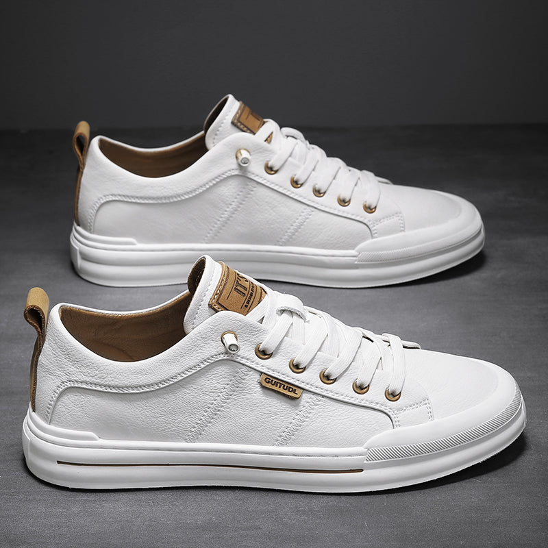 Black Men's Ryde sleek low-top sneakers, perfect for casual everyday style.