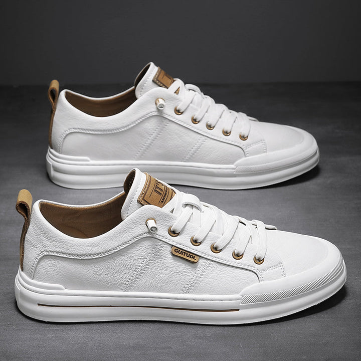 Black Men's Ryde sleek low-top sneakers, perfect for casual everyday style.