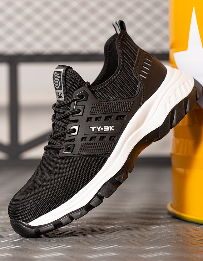 Protective men's safety footwear, SafeStep non-slip industrial boots ensuring durability, comfort, and safety in the workplace.