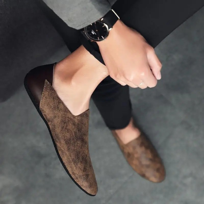 Everyday brown men's casual slip-on loafers, easy to wear and supremely comfortable.
