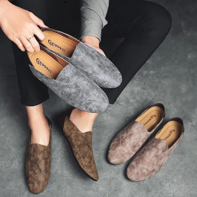 Men's gray fashion slip-on loafers, casual and comfortable for everyday versatility.