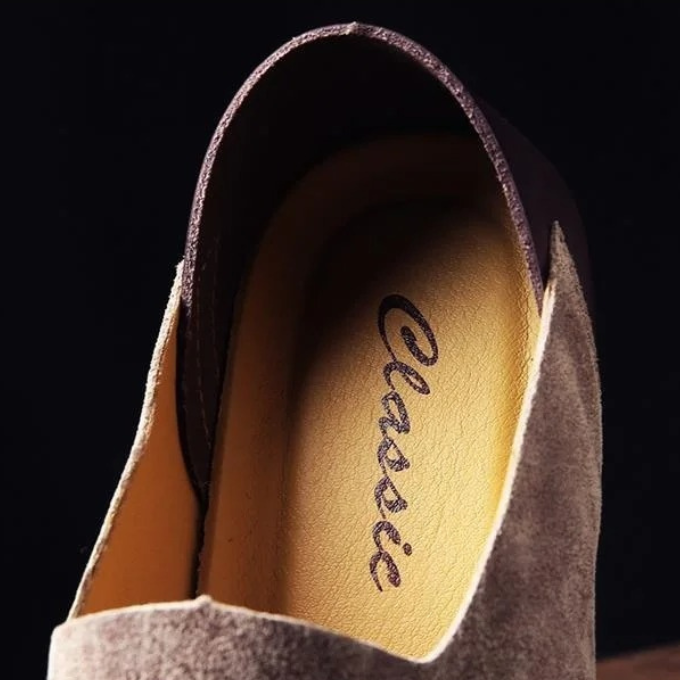 Stylish brown men's casual loafers, easy slip-on shoes perfect for everyday comfort.