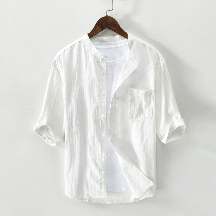 Comfortable men's leisurewear shirt. Relaxed fit, breathable button-down for stylish casual, summer and resort looks.