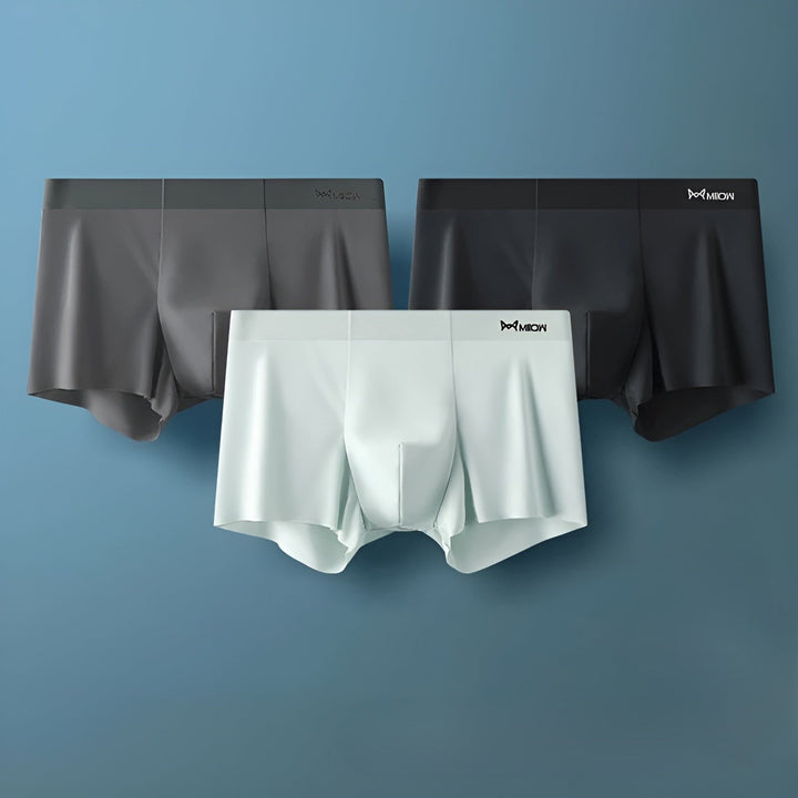 Men's performance seamless boxer briefs, engineered for comfort & freedom of movement.