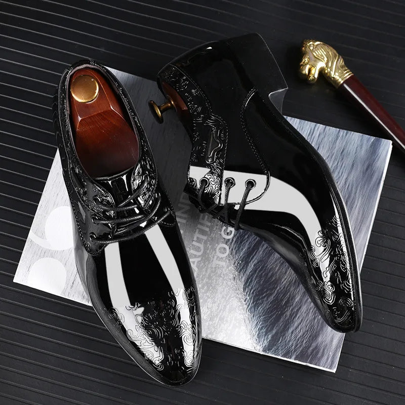 Sophisticated men's black polished Oxford shoes, perfect for business or special occasions.