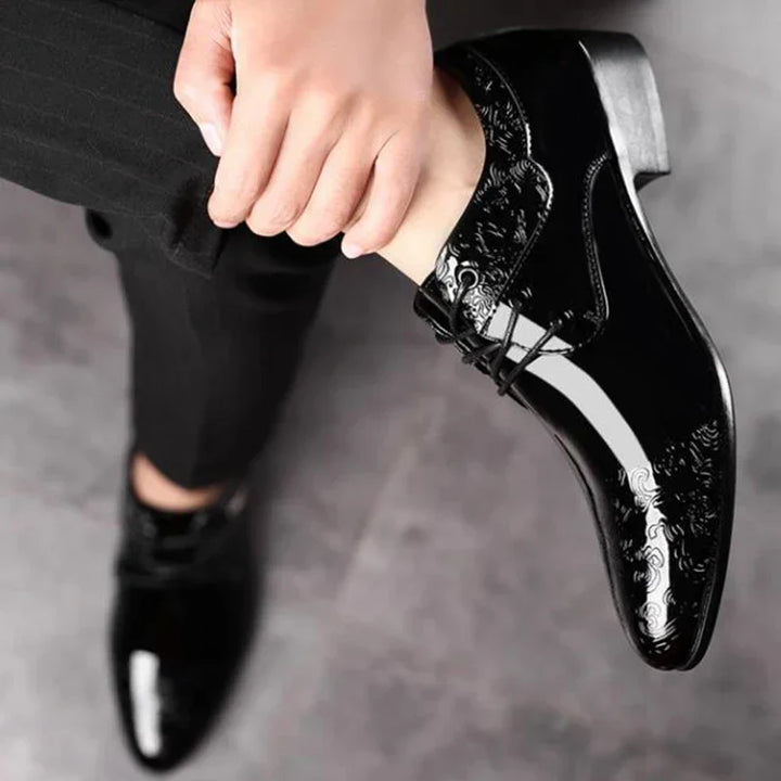 Elegant men's black formal shoes with a high shine finish, ideal for any sophisticated outfit.