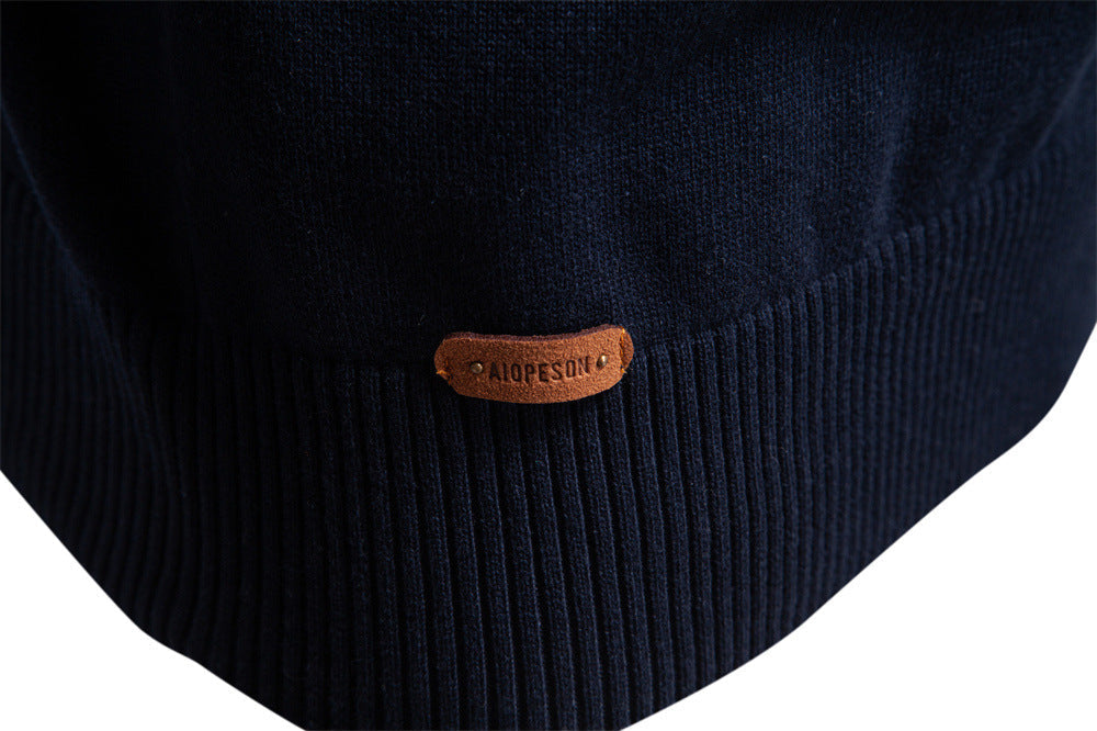 Stylish men's half-zip knit pullover. Siena sweater for a refined, comfortable and versatile layering.