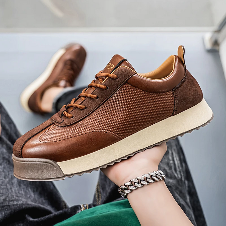Everyday men's casual black sneakers, sleek & comfortable urban footwear for stylish wear.