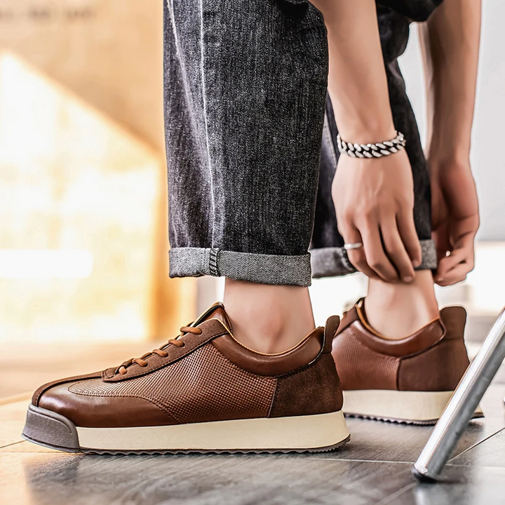 Urban men's sleek black casual sneakers, comfortable & stylish everyday footwear.