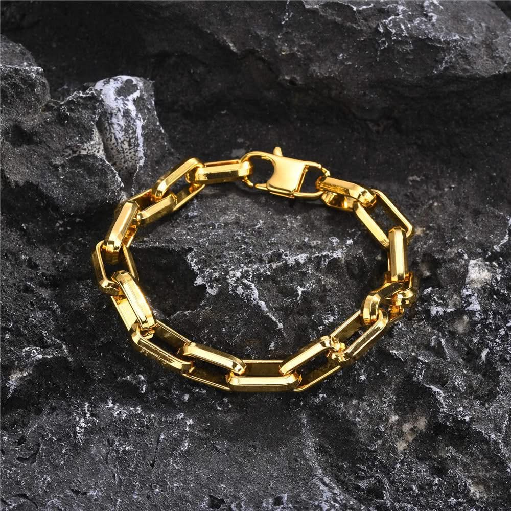 Men's sleek chain link bracelet with non-tarnishing finish, a durable and stylish accessory for any outfit.