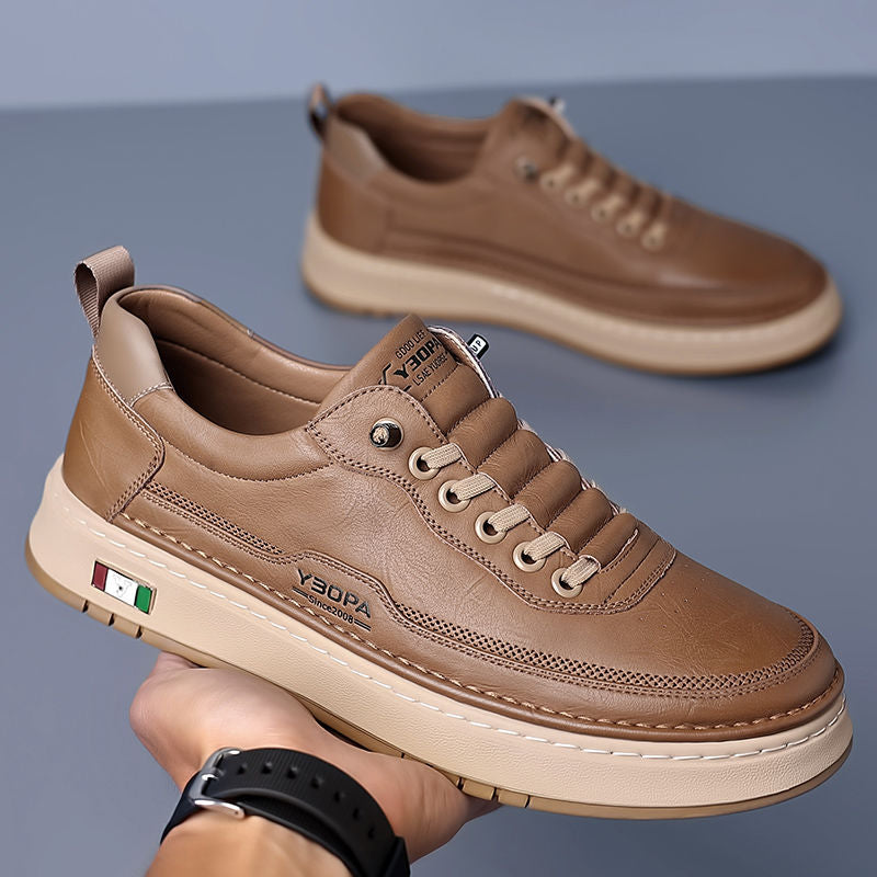 Sleek men's casual shoes. Comfortable, versatile sneakers, ideal for everyday wear and modern fashion.