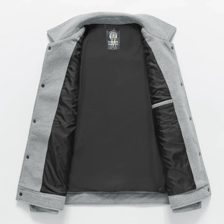Comfortable men's urban jacket in gray, featuring a sleek design for everyday wear. Versatile, all-season casual.