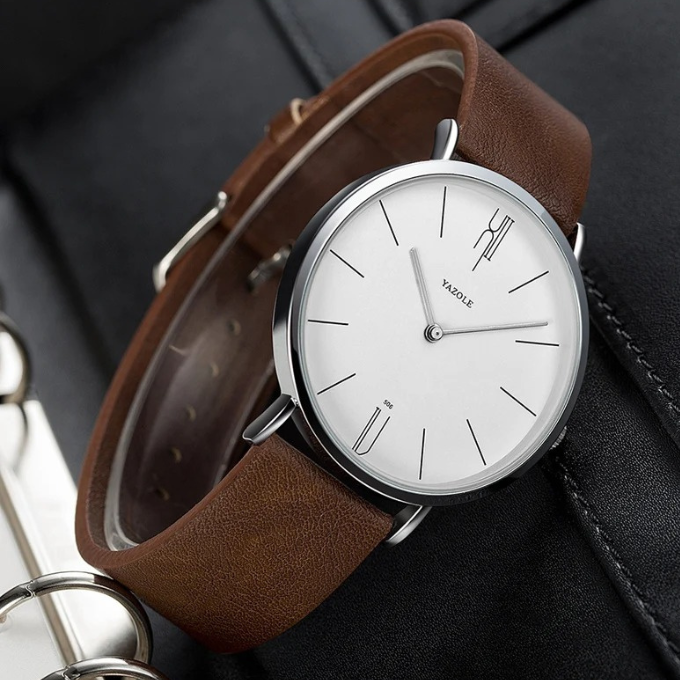 Elegant men's slim watch. Cowhide leather strap, clean face, ideal for a refined look.