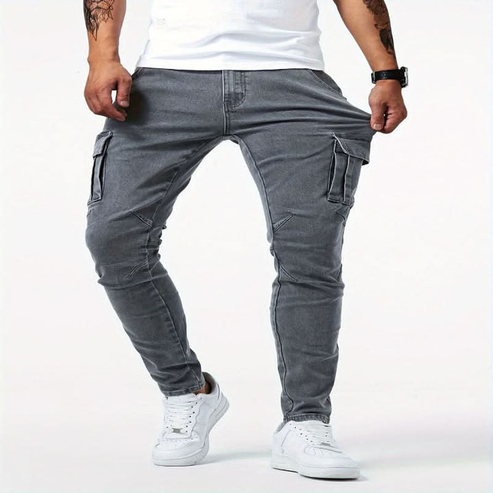 Fashionable men's slim fit cargo jeans with practical pockets, enhancing any street outfit.