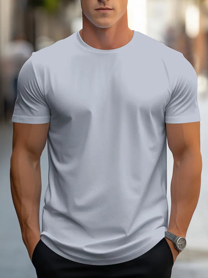 Basic men's short sleeve t-shirt, essential for casual outfits, featuring a slim fit and crew neck.
