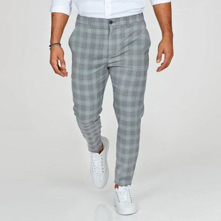 Stylish men's slim fit cropped pants with a sophisticated checked pattern.