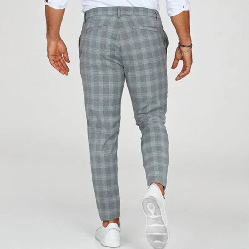 Cropped checked men's trousers, slim fit, ideal for modern smart casual fashion.