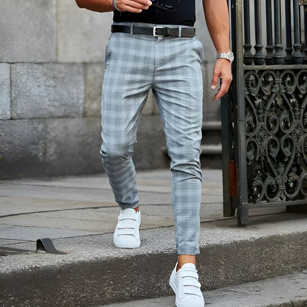 Versatile men's cropped checked pants, slim fit, for a contemporary smart casual wardrobe.