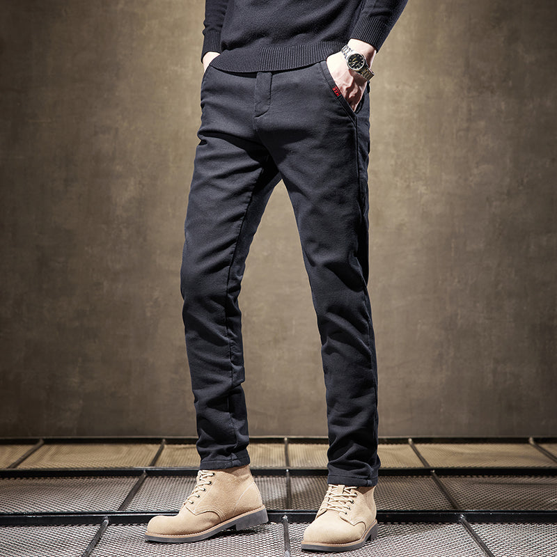 Sophisticated men's slim fit everyday trousers, featuring wrinkle-resistant fabric and comfortable stretch.