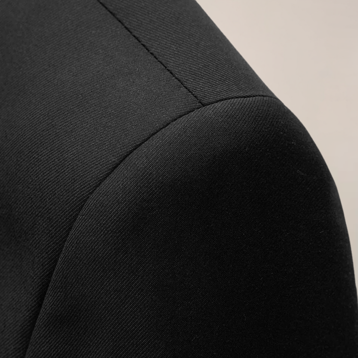 Fashionable men's slim fit blazer, a professional and sophisticated suit jacket for all events.