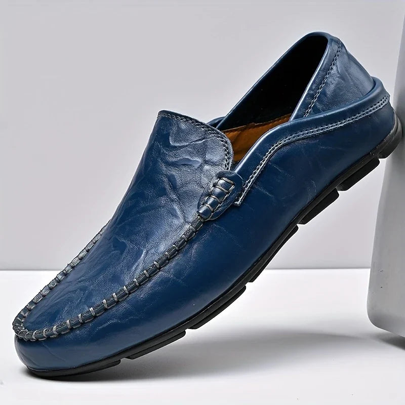 Men's slip-on loafers: everyday comfort, refined style. Versatile footwear for casual or dress occasions.