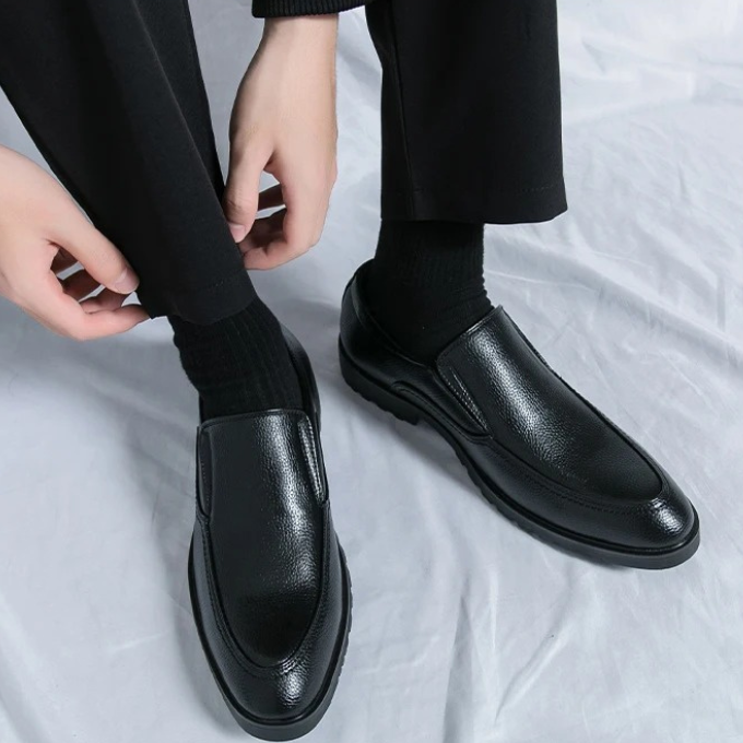 Classic men's loafers, slip-on for convenience & timeless style. Great for everyday wear.