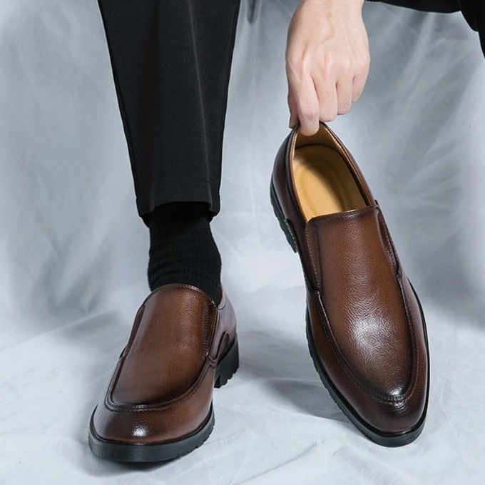 Stylish men's loafers, easy slip-on design for ultimate comfort & sophisticated look.