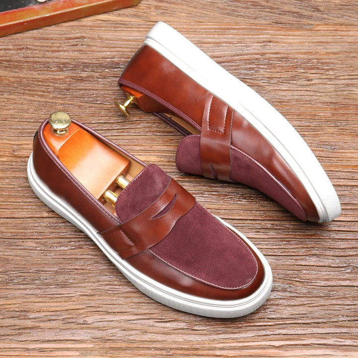 Classic black men's loafers, offering sophisticated style and all-day comfort for any occasion.