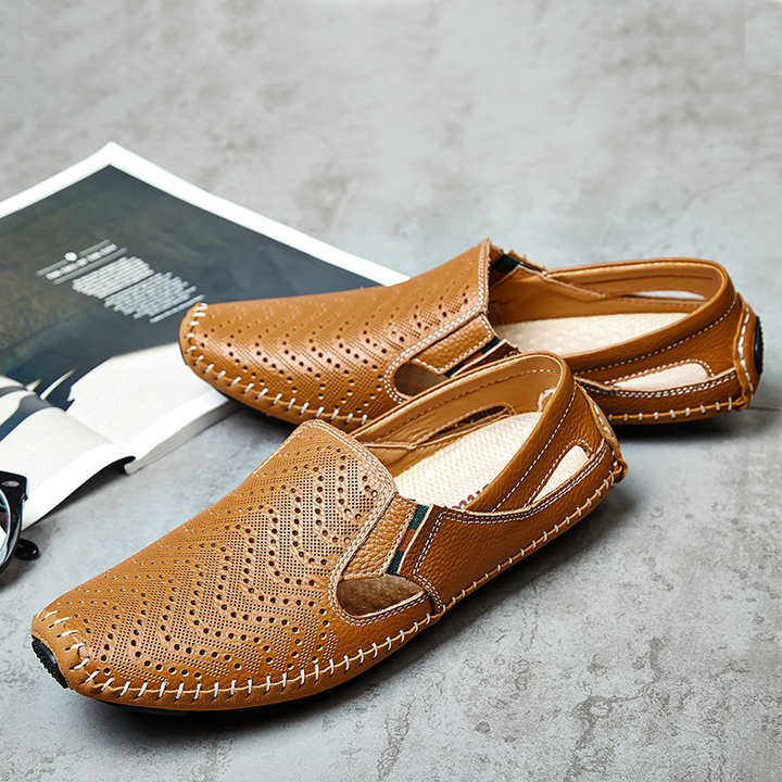Comfortable men's slip-on loafers, versatile for daily wear, classic style, cushioned.