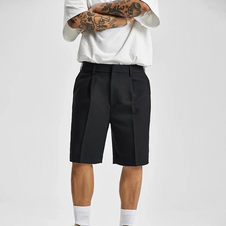 Comfortable men's tailored shorts, slim fit, ideal for smart casual everyday wear in summer.