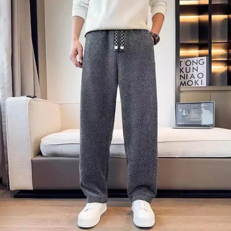 Stylish men's tapered knit pants, brushed for extra softness, ideal for comfortable daily wear.